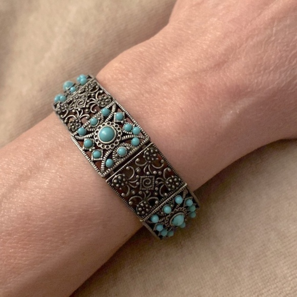❌SOLD /Vintage filigree & turquoise beads stretch  bracelet. Gunmetal finish.
